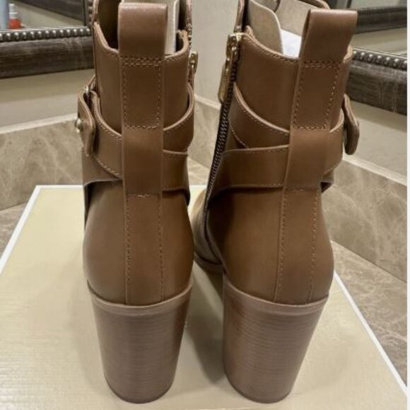 Michael Kors Darcy Heeled Bootie Boots NIW Brown leather Gold accents 9M - Picture 7 of 13